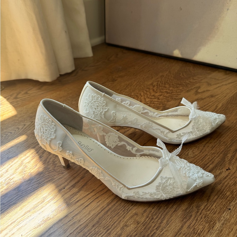 Bella Belle MONICA
Floral Lace Embroidered Ivory Bridal Kitten Heels Size 7 - Picture 10 of 14
